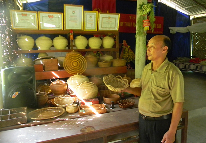 Nghề mây tre đan góp phần xoá đói giảm nghèo, tăng thu nhập cho nhiều hộ dân ở xã Kim Hóa, huyện Tuyên Hóa.