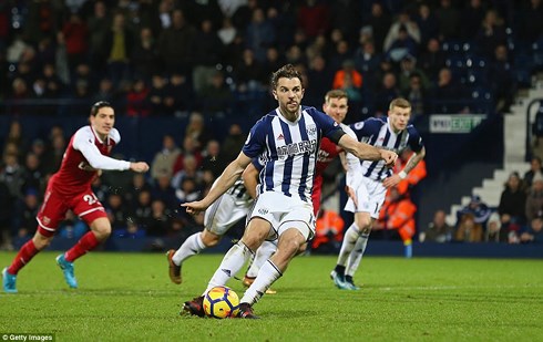 Jay Rodriguez giật lại 1 điểm cho West Brom từ tay Arsenal. (Ảnh: Getty)