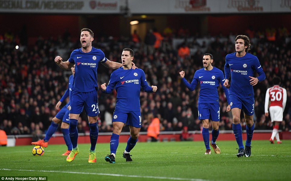  Hazard và Chelsea hân hoan sau bàn thắng gỡ hòa.