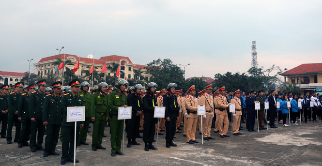 Các lực lượng tham gia lễ ra quân Năm ATGT 2018