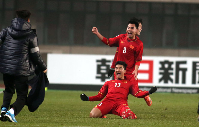  Các cầu thủ U-23 VN ăn mừng bàn thắng vào lưới Iraq. Ảnh: NGUYÊN KHÔI