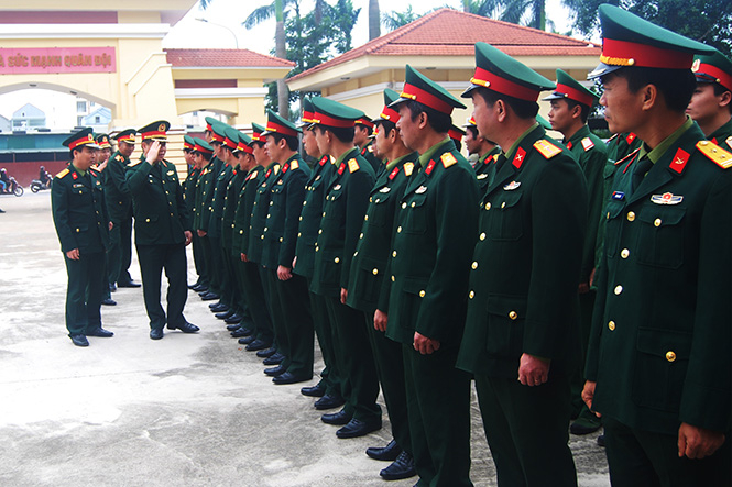 Đồng chí Phó Chủ nhiệm Tổng cục Chính trị QĐND Việt Nam Nguyễn Trọng Nghĩa thăm, chúc tết Bộ CHQS tỉnh.