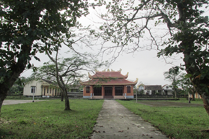 Đình làng Văn La, nơi thường diễn ra các lễ hội truyền thống của làng.