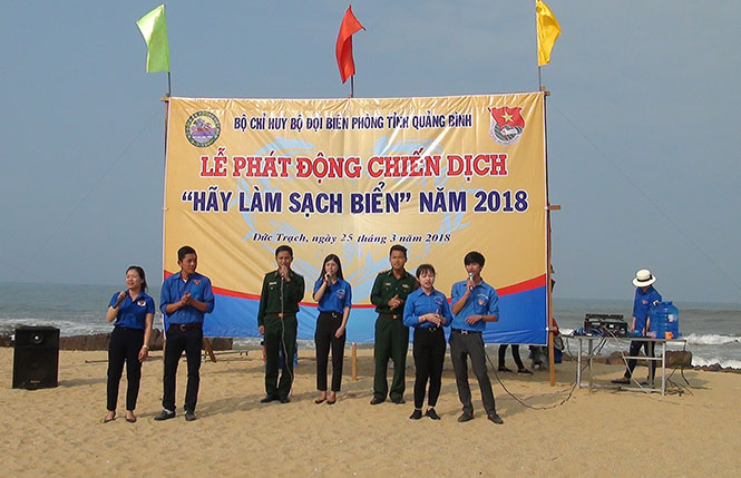 Đoàn viên thanh niên Chi Đoàn Đồn Biên phòng Lý Hòa cùng với chi đoàn địa phương giao lưu văn nghệ tại lễ phát động