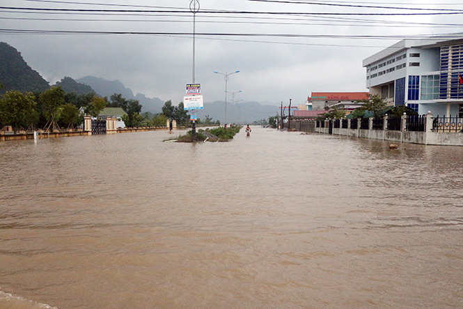  Những năm qua, biến đổi khí hậu thường xuyên gây mưa lớn và lũ nghiêm trọng trên địa bàn tỉnh ta.