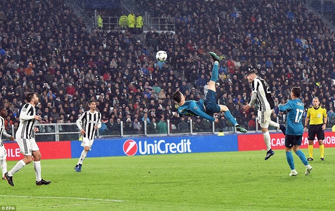 Ronaldo ghi bàn tuyệt đẹp vào lưới Juventus. (Nguồn: EPA)