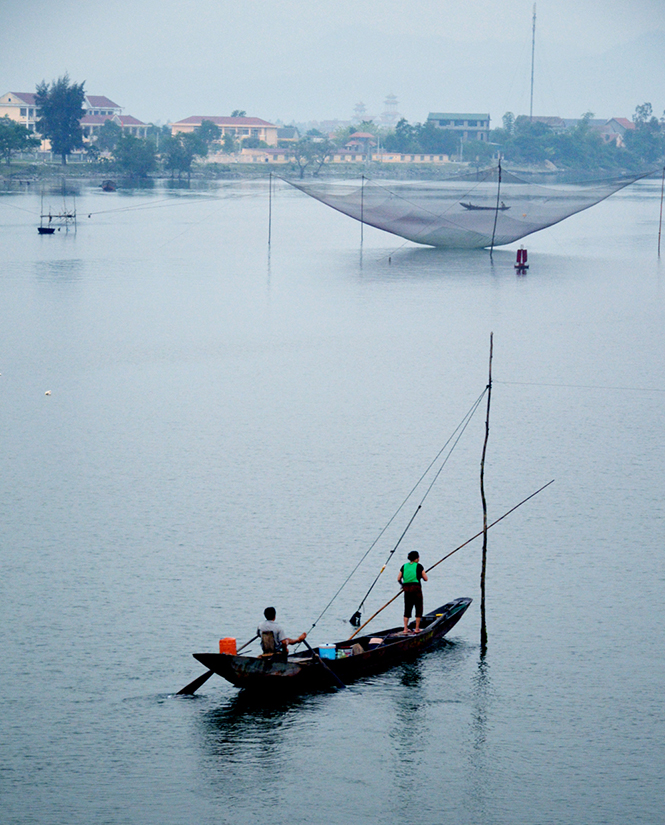 Trên dòng sông Gianh. Ảnh: M.H