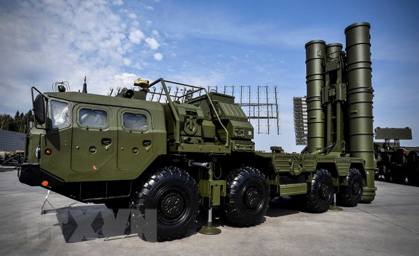 Hệ thống phòng thủ tên lửa S-400 trưng bày tại triển lãm quốc phòng ở ngoại ô Moskva ngày 22-8-2017. (Nguồn: AFP/TTXVN)