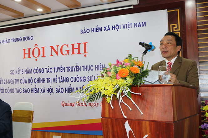 Ông Phạm Thanh Tùng, Giám đốc BHXH tỉnh tham luận tại hội nghị sơ kết 5 năm công tác tuyên truyền Nghị quyết 21–NQ/TW 