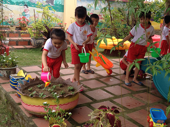 Bảo đảm các điều kiện về sinh hoạt học tập là tiền đề để nâng cao chất lượng chăm sóc giáo dục cho trẻ ở bậc học mầm non.