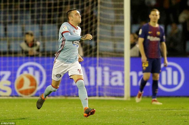  Iago Aspas ghi bàn bằng tay giúp Celta Vigo có được 1 điểm trước Barcelona.