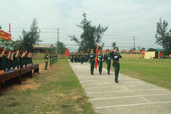 Các đơn vị duyệt đội ngũ.