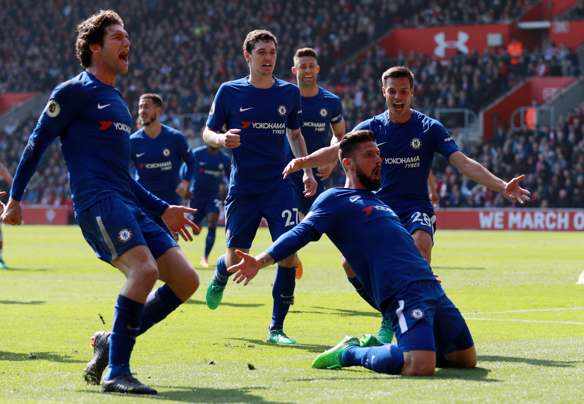 Các cầu thủ Chelsea sẽ chiến đấu hết mình cho suất dự Champions League. Ảnh: REUTERS