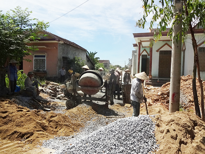 Tiêu chí về giao thông luôn đòi hỏi các xã phải nỗ lực hết mình trên lộ trình cán đích nông thôn mới.