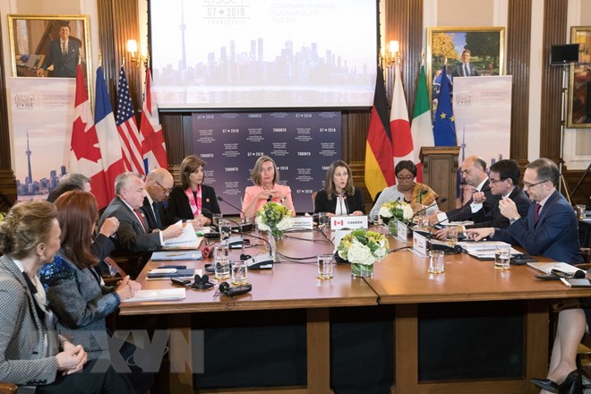 Các Ngoại trưởng Nhóm G7 thảo luận tại hội nghị ở Toronto, Canada. (Nguồn: AFP/TTXVN)