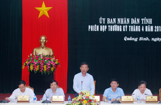 Đồng chí Nguyễn Hữu Hoài, Chủ tịch UBND tỉnh phát biểu kết luận hội nghị.