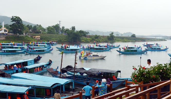 Ngày hội trên sông Son. 