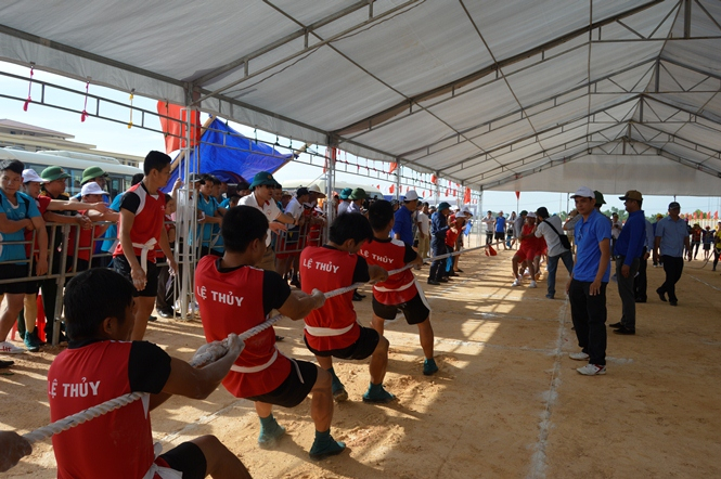 Các đội nam thi đấu trên tin thần đoàn kết, quyết tâm giành chiến thắng