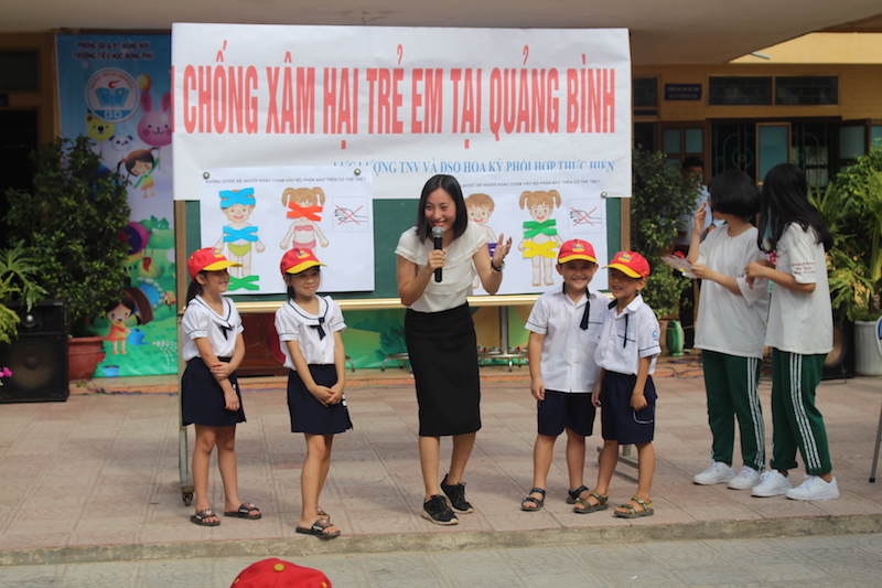 Học sinh Trường tiểu học Đồng Phú tham gia trả lời câu hỏi về phòng chống xâm hại tình dục