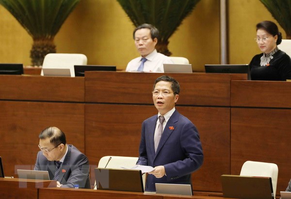 Bộ trưởng Bộ Công Thương Trần Tuấn Anh giải trình, làm rõ vấn đề đại biểu nêu. (Ảnh: Phương Hoa/TTXVN)