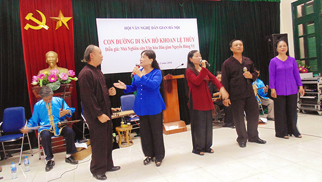 Một tiết mục biểu diễn hò khoan Lệ Thủy tại Hà Nội