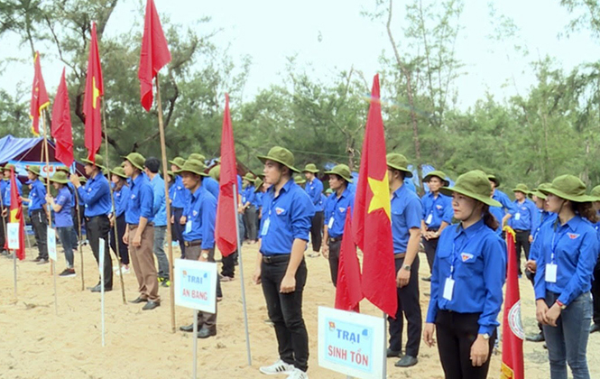 Thị đoàn Ba Đồn tổ chức các hoạt động ngoài trời vừa tập huấn, đào tạo kỹ năng tổ chức công tác Đoàn, vừa động viên, khuyến khích ĐVTN học tập và làm theo Bác