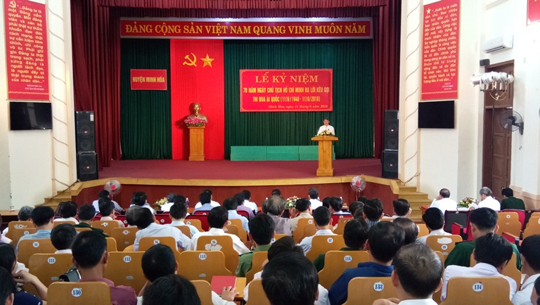 Đồng chí Bùi Anh Tuấn, Chủ tịch UBND huyện Minh Hóa đọc diễn văn tại lễ kỷ niệm