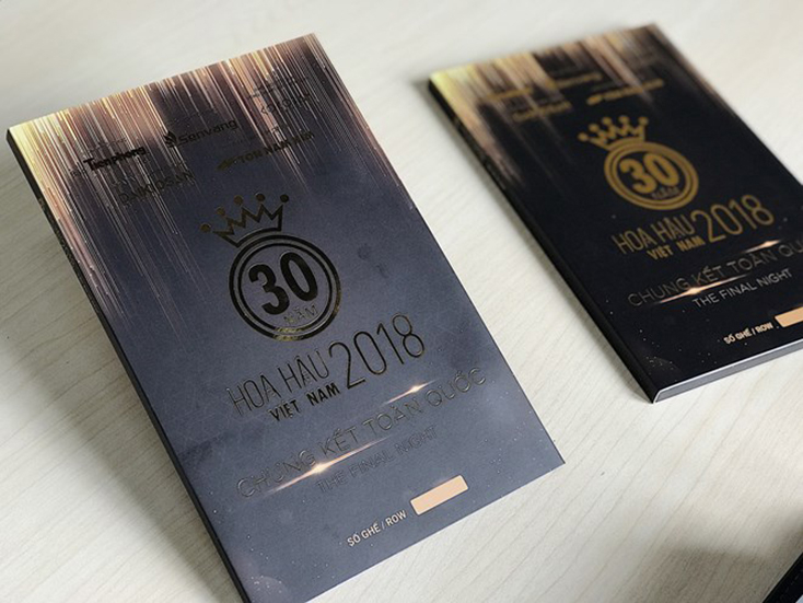 Chiếc vé VIP có chứa màn hình Led đặc biệt. (Ảnh: BTC)