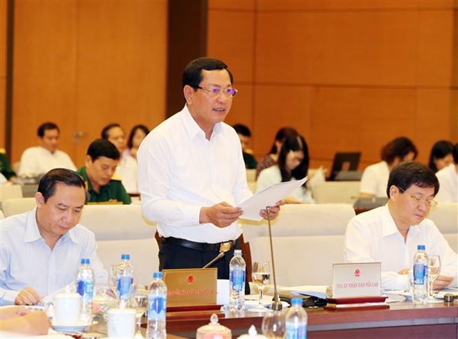 Đại diện Viện kiểm sát nhân dân tối cao trình bày báo cáo công tác. (Ảnh: Trọng Đức/TTXVN)