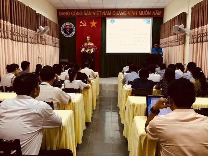Học viên đang cập nhật kiến thức từ các giảng viên