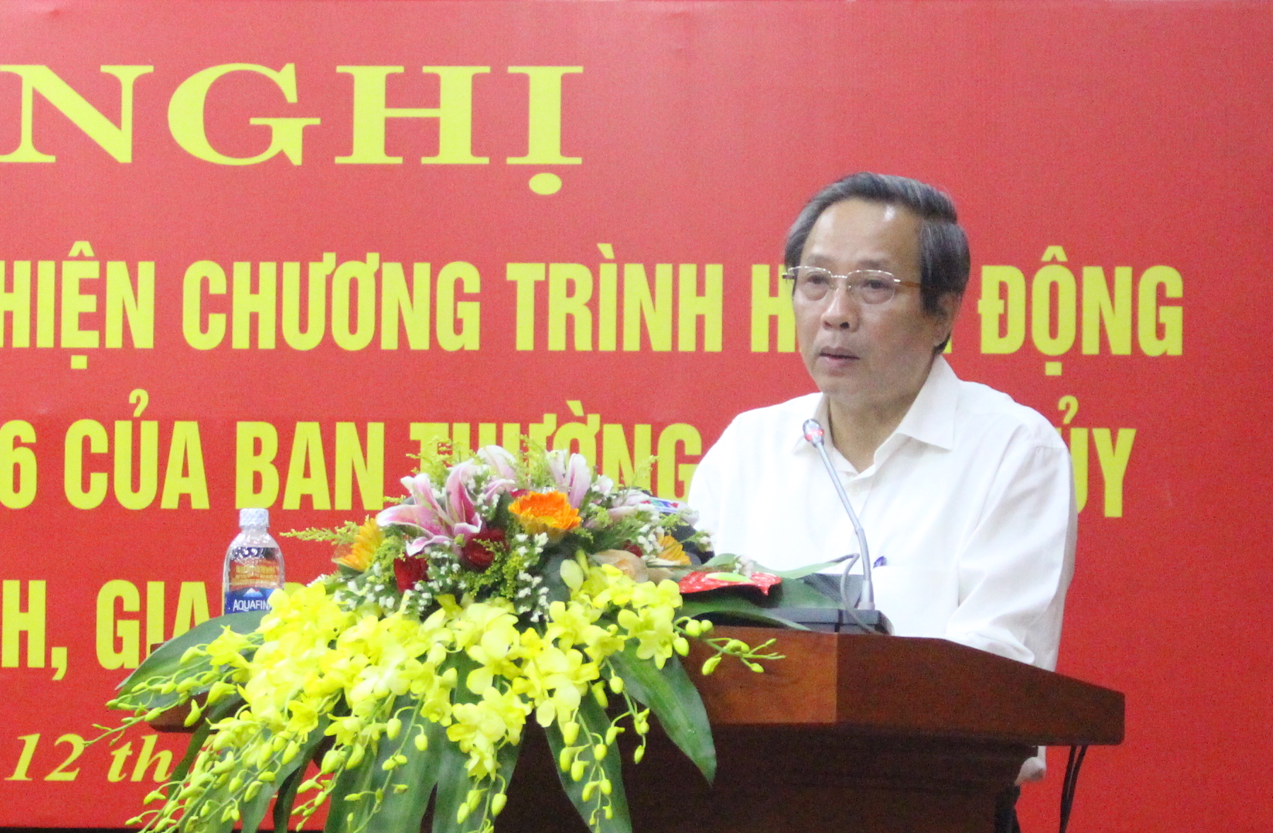 Đồng chí Bí thư Tỉnh uỷ phát biểu tại hội nghị
