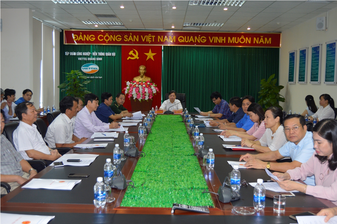 Các đại biểu tham dự hội nghị ở điểm cầu Quảng Bình