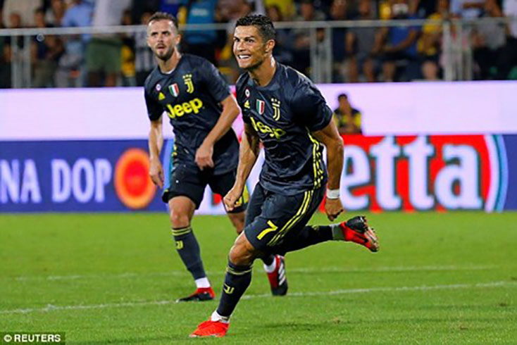  Ronaldo tỏa sáng giúp Juventus giành trọn 3 điểm trước Frosinone (Ảnh: Reuters).
