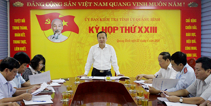 Ủy ban Kiểm tra Tỉnh ủy họp xem xét, kỷ luật cán bộ vi phạm.
