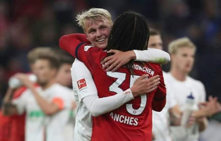 Felix Gotze-người vừa rời Bayern sang Augsburg đầu mùa giải đã ghi bàn vào lưới Bayern giúp Augsburg có 1 điểm ngay tại Allianz Arena (Nguồn Fcb.de)