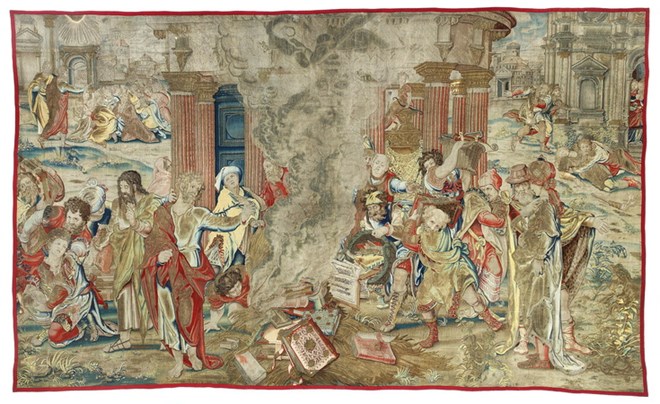 Tấm thảm phác họa hình ảnh Thánh Paul đang đốt những cuốn sách ngoại đạo. (Nguồn: franses)