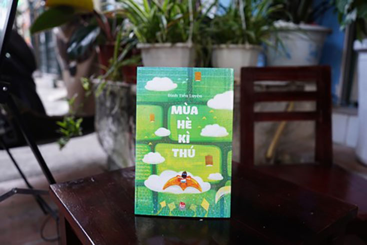 Bìa cuốn sách mùa hè kỳ thú.