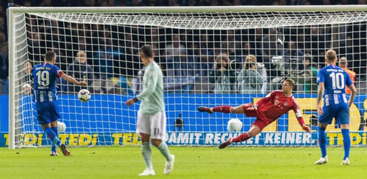  Vedad Ibisevic mở tỷ số từ chấm 11m.