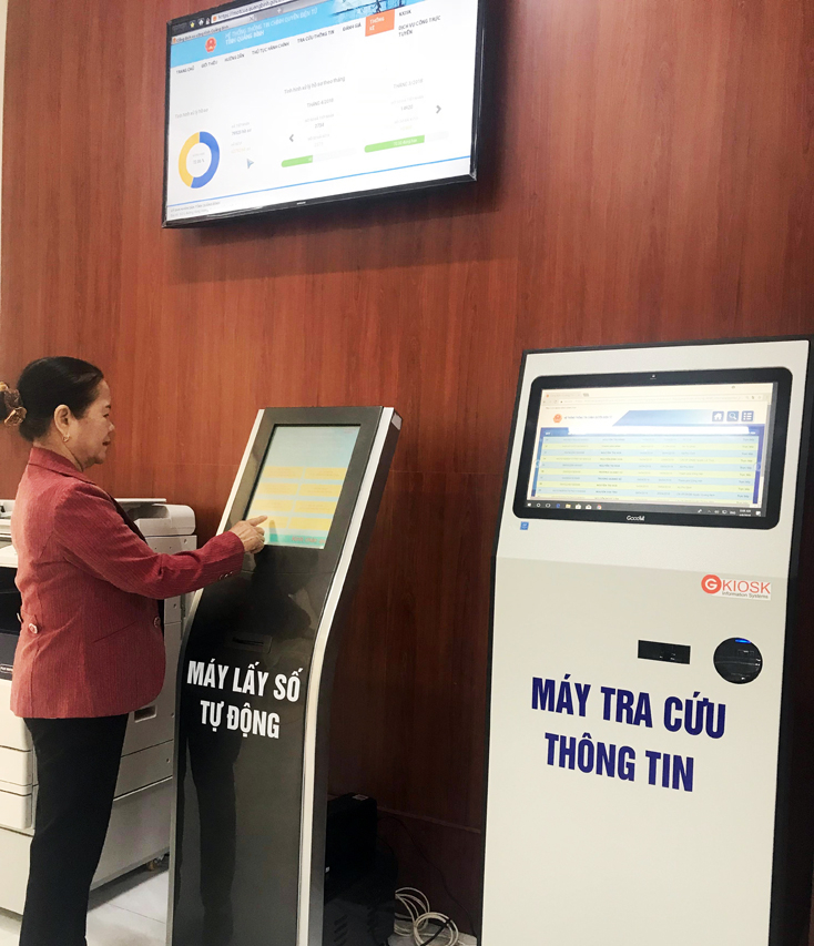 Trung tâm hành chính công tỉnh đi vào hoạt động góp phần cải thiện chất lượng công vụ, hướng tới sự hài lòng của doanh nghiệp và người dân.