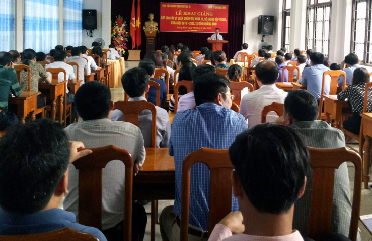 Toàn cảnh lễ khai giảng.