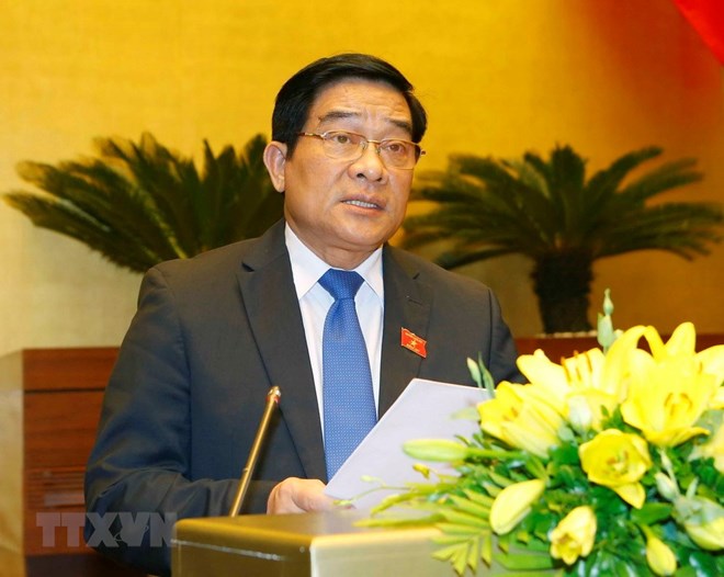  Chủ tịch Hội đồng Dân tộc của Quốc hội Hà Ngọc Chiến trình bày Báo cáo thẩm tra đánh giá 3 năm thực hiện các chính sách hỗ trợ phát triển kinh tế-xã hội vùng dân tộc thiểu số và miền núi. (Ảnh: Doãn Tấn/TTXVN)