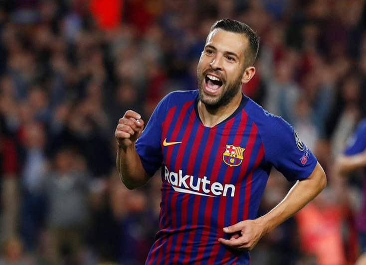 Alba ăn mừng bàn nâng tỉ số lên 2-0 cho Barcelona - Ảnh: REUTERS