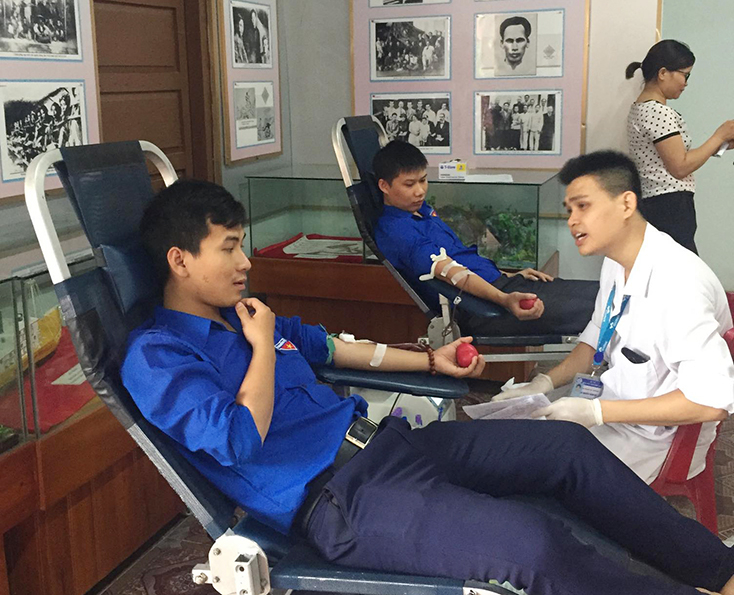 Hiến máu tình nguyện, hành động ý nghĩa của các đoàn viên, thanh niên Thị đoàn Ba Đồn.