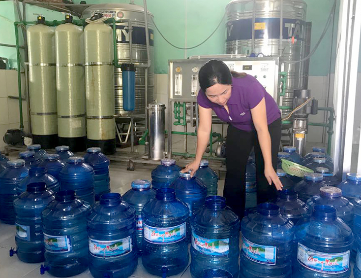 Cơ sở sản xuất nước đóng chai của chị Nguyễn Thị Bình, xã Văn Hóa, huyện Tuyên Hóa.