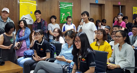 Bạn đọc đặt câu hỏi với nhà văn Nguyễn Nhật Ánh tại buổi ra mắt sách 7-11 - Ảnh: L.Điền