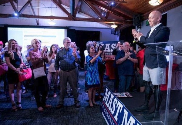 Ông Brian Mast, cựu chuyên gia về chất nổ đã mất hai chân khi giẫm phải một thiết bị nổ tại Afghanistan. (Nguồn: palmbeachpost.com)