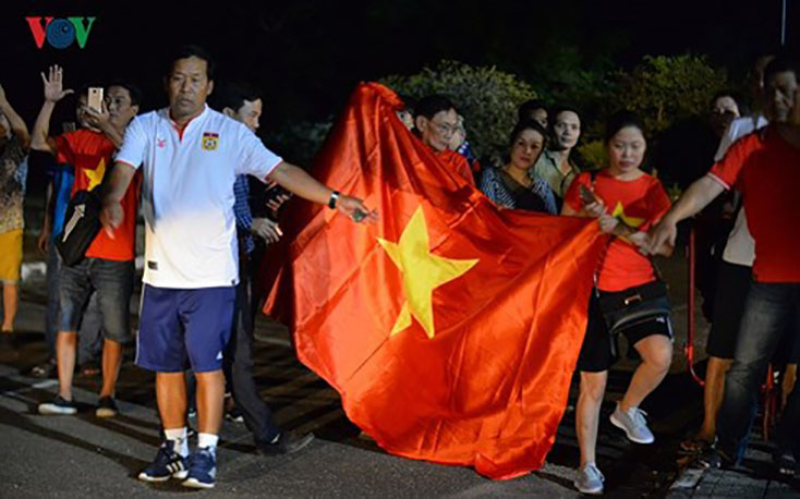 Thầy Park làm sống dậy niềm tin của người hâm mộ bóng đá nước nhà. (Ảnh: Ngọc Duy-Dương Thuật).