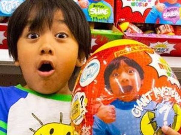 Ryan kiếm được 22 triệu USD nhờ đánh giá sản phảm trên YouTube. (Nguồn: channelnewsasia.com)