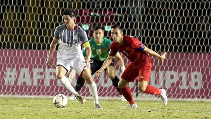 Phil Younghusband ở trận lượt đi Philippines thua tuyển VN 1-2 - Ảnh: NGUYÊN KHÔI