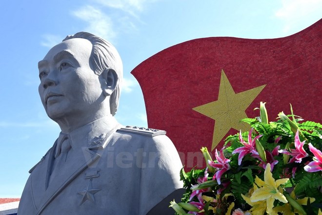 Tượng Đại tướng Võ Nguyên Giáp trên đảo Sơn Ca thuộc huyện đảo Trường Sa, tỉnh Khánh Hòa. (Ảnh: Quang Thắng/Vietnam+)